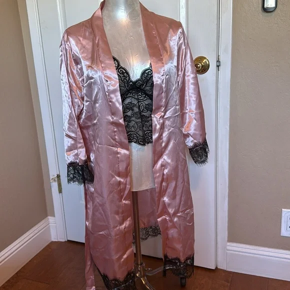 Sexy Women’s 4 Piece Pink/Black Lace Lingerie Set  - Robe, Shorts,Tank&underwear - Picture 2 of 13
